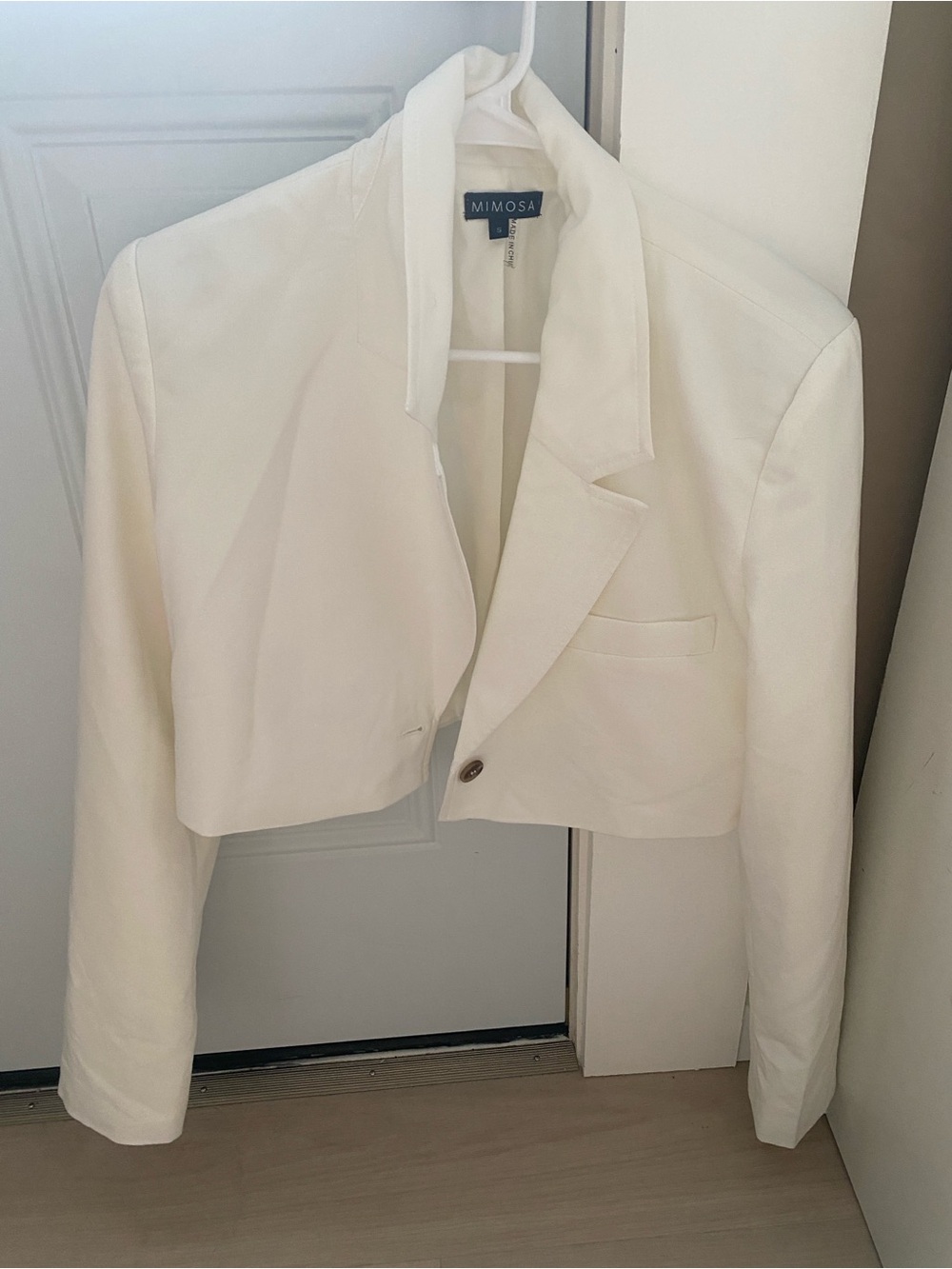 Mimosa Women's White/ Cream Cropped Blazer